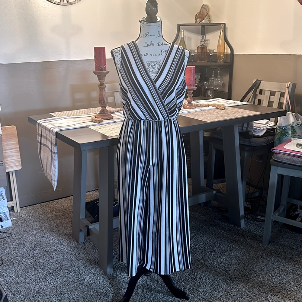 Apt.9 Black and White Striped Sleeveless Wide Leg Jumpsuit Size “S”